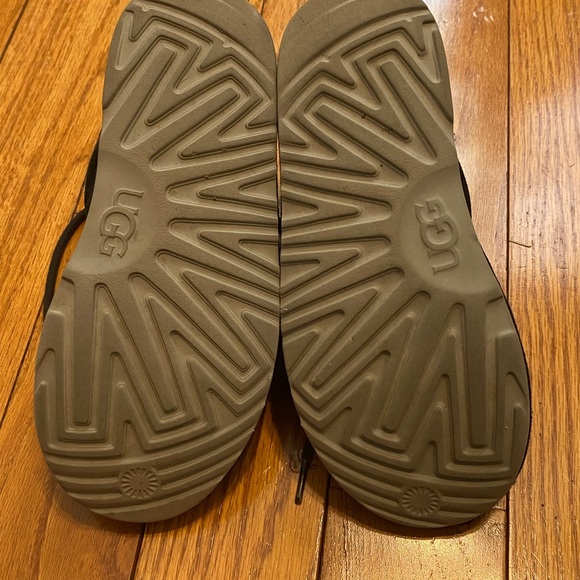 Girls Kids' UGG Neumel Graphic Outline Chukka Boots Suede Black Gray Size 3 - Picture 5 of 5